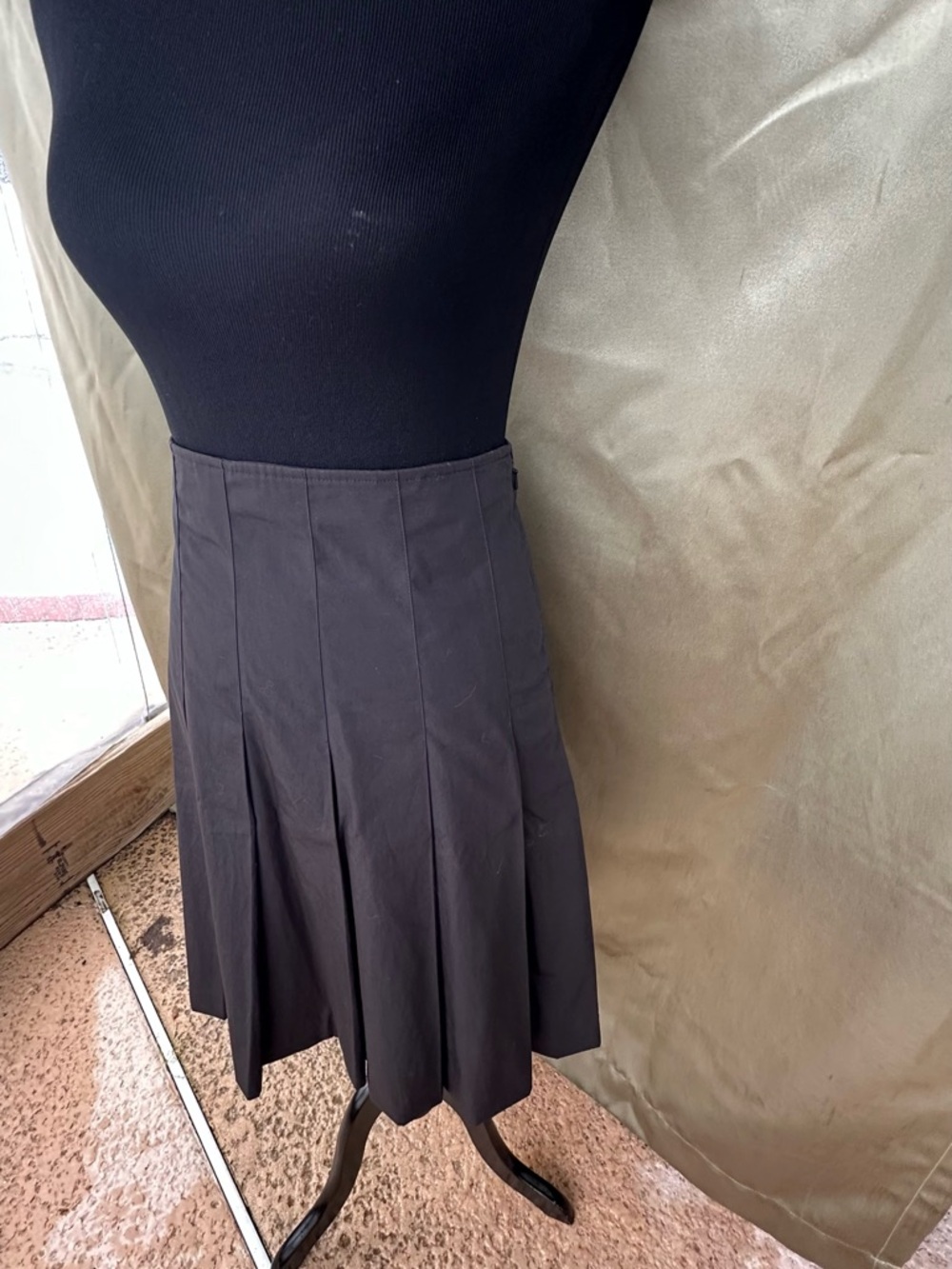 Banana Republic Black A-Line Pleated Skirt - Picture 3 of 7